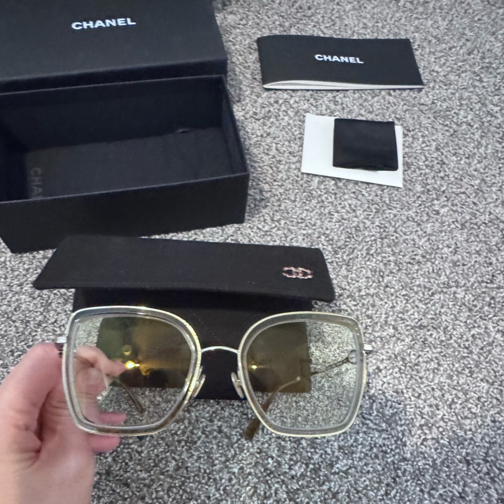 LIKE NEW๐CHANEL GLASSES W/CRISTAL LENSES - Picture 4 of 16